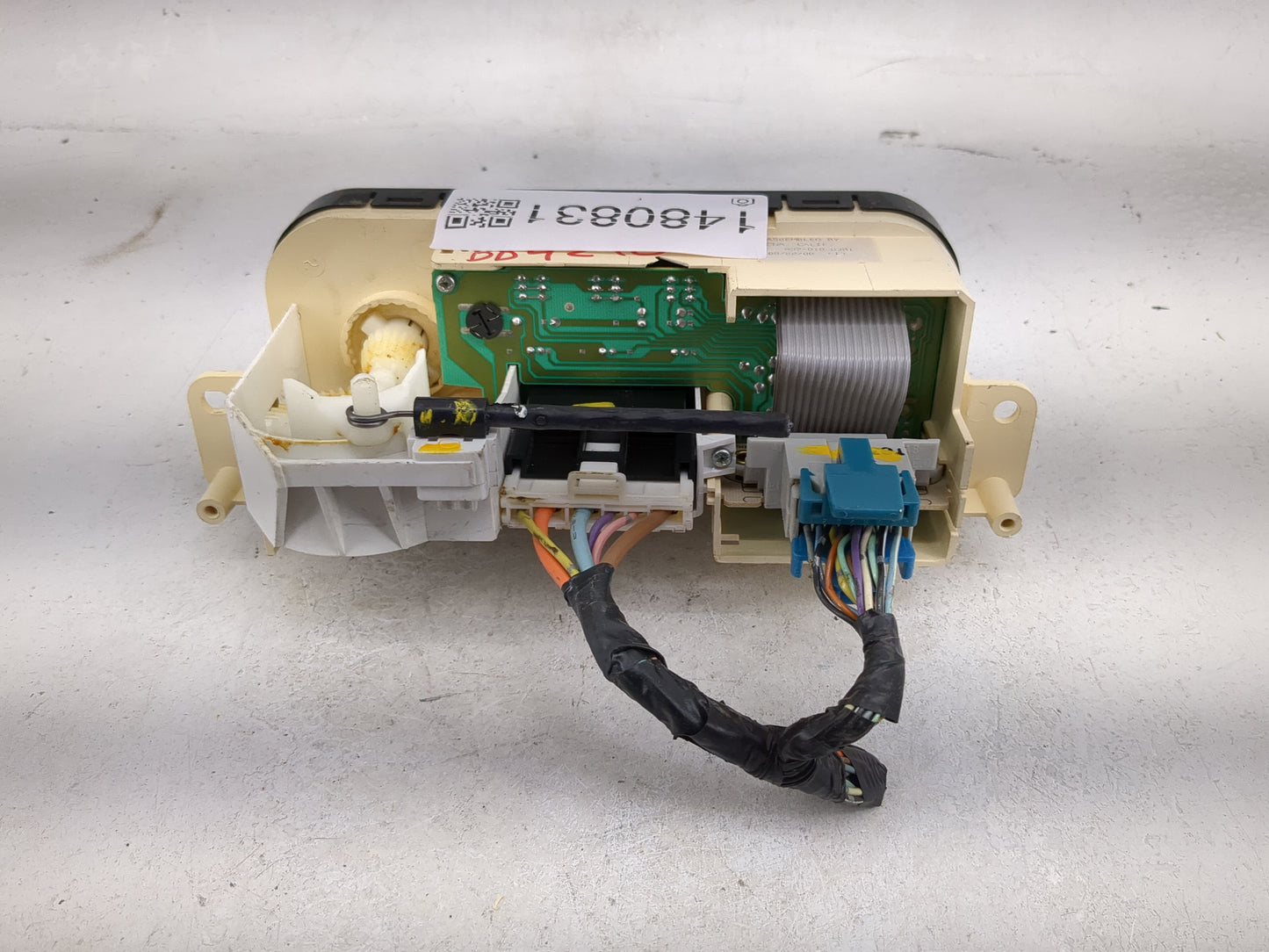 2001 Saturn L Series Climate Control Module Temperature AC/Heater Replacement P/N:097-010-0301 Fits OEM Used Auto Parts - Oe