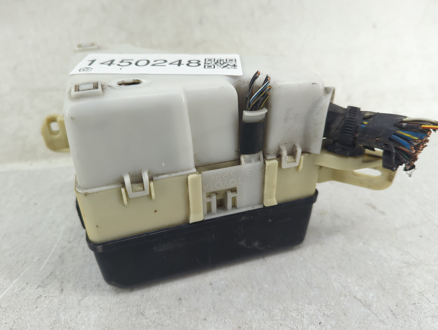 2000-2002 Toyota Echo Fusebox Fuse Box Panel Relay Module P/N:15239825 Fits Fits 2000 2001 2002 OEM Used Auto Parts - Oemuse