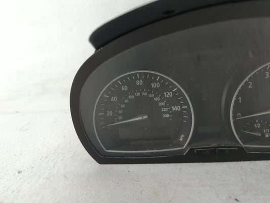 2001-2003 Toyota Sienna Instrument Cluster Speedometer Gauges P/N:3 414 378-0 Fits Fits 2001 2002 2003 OEM Used Auto Parts