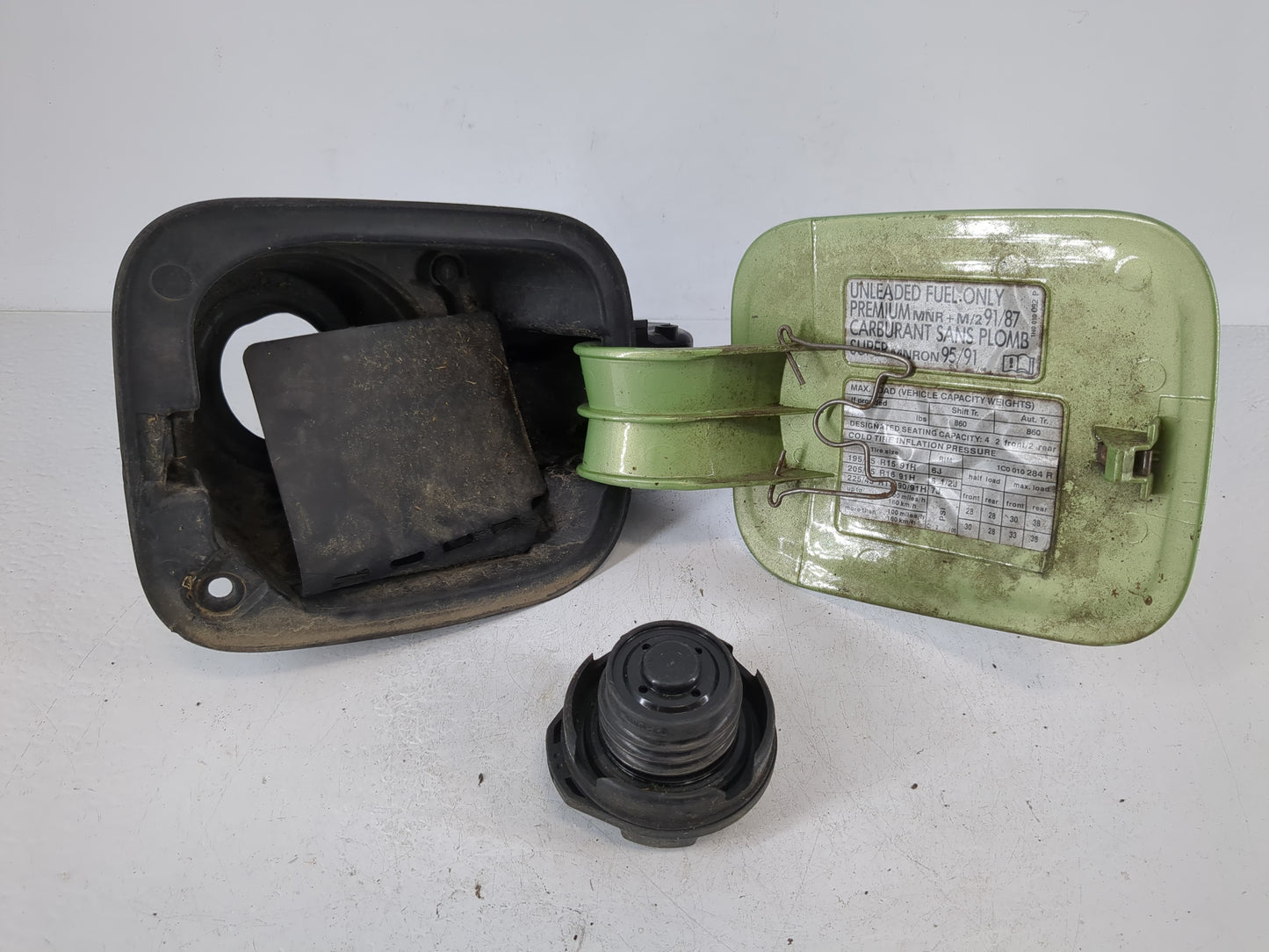 2001 Volkswagen Beetle Fuel Tank Door Lid Gas Tank - Oemusedautoparts1.com