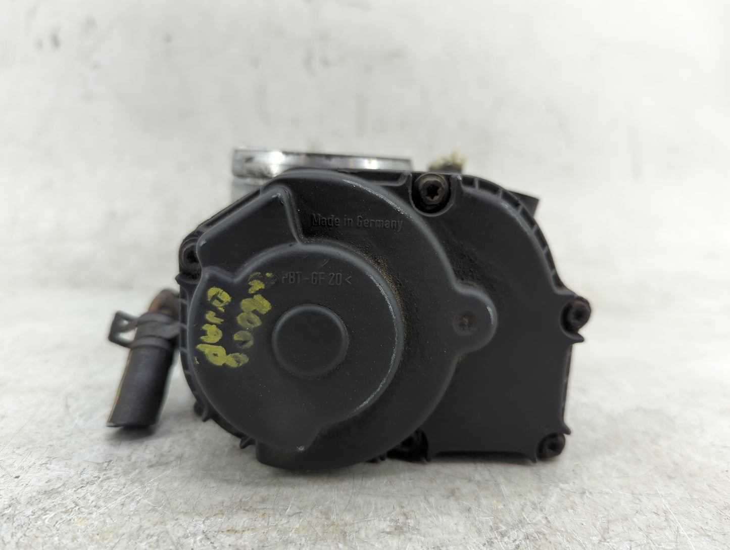 1999-2001 Volkswagen Jetta Throttle Body P/N:06A 133 064 H Fits Fits 1998 1999 2000 2001 OEM Used Auto Parts - Oemusedautopa