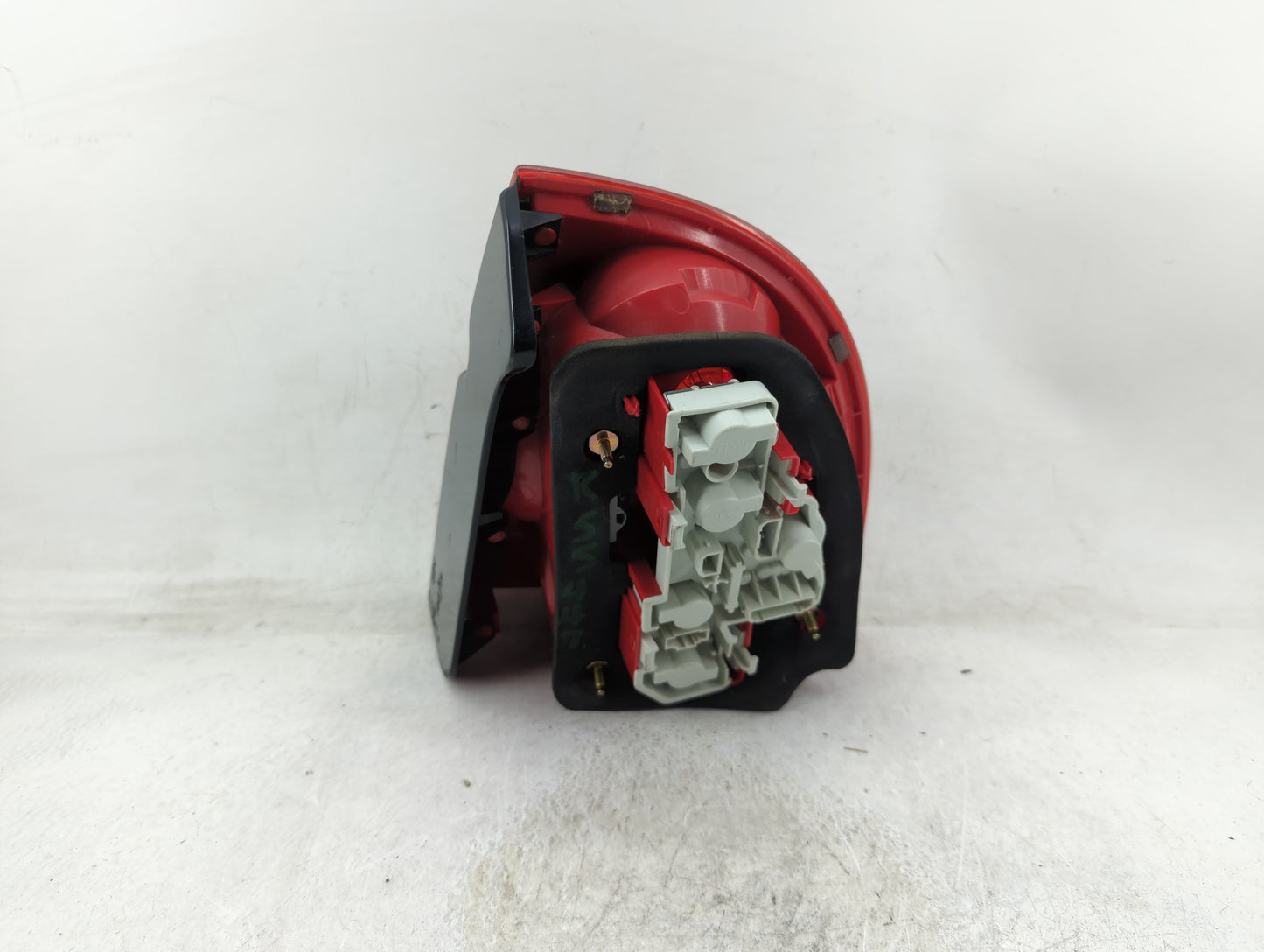1998-2001 Volkswagen Passat Tail Light Assembly Driver Left OEM P/N:28409015 Fits Fits 1998 1999 2000 2001 OEM Used Auto Par