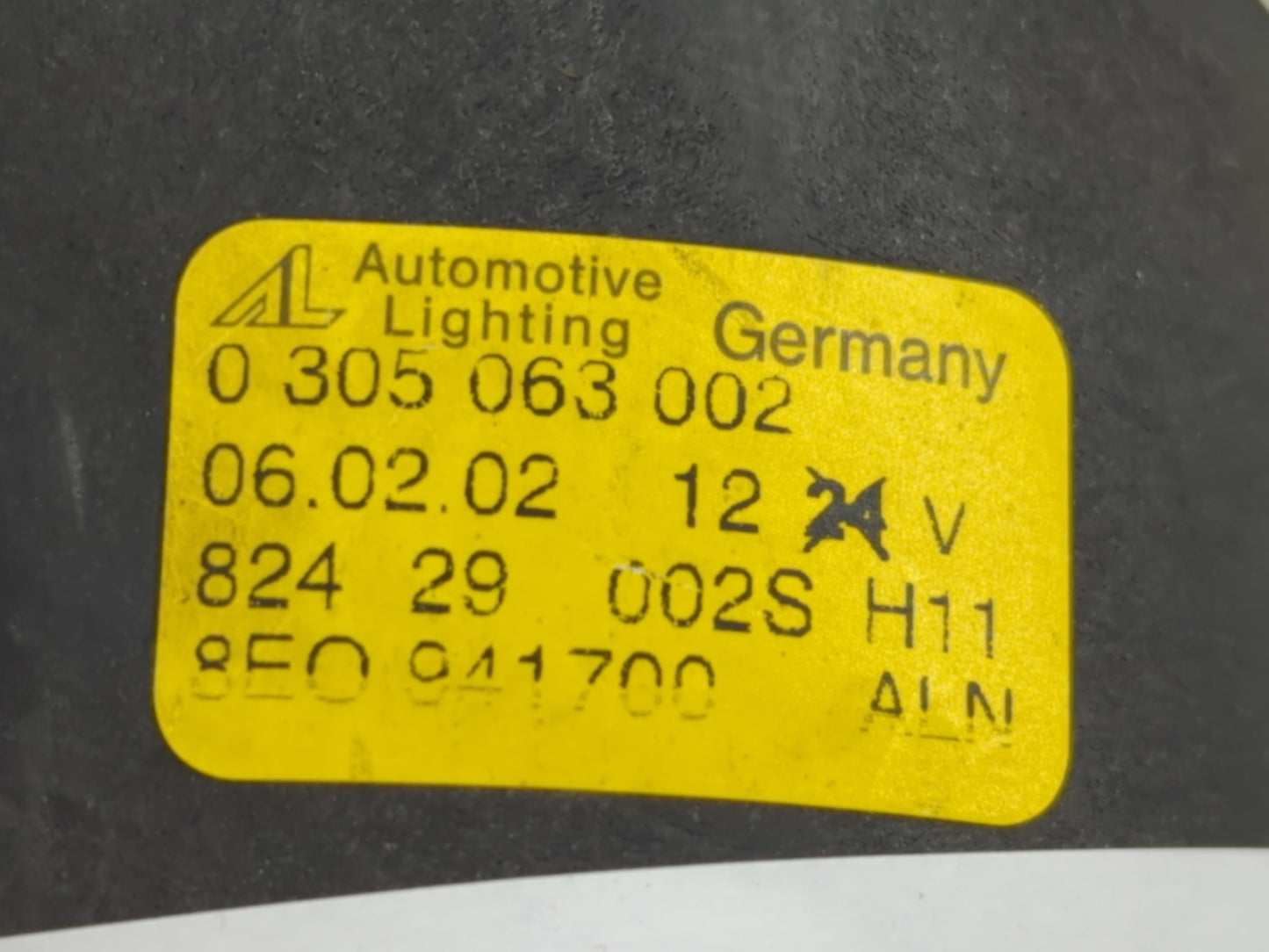 2002-2005 Audi A4 Passenger Right Oem Front Light Lamp - Oemusedautoparts1.com