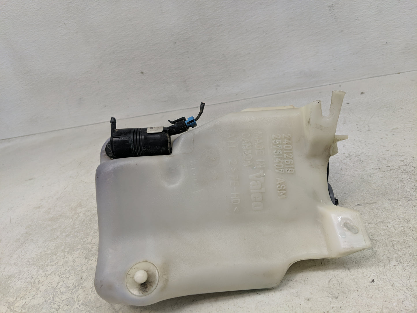 1997-2005 Buick Park Avenue Windshield Washer Fluid Reservoir Bottle Oem - Oemusedautoparts1.com