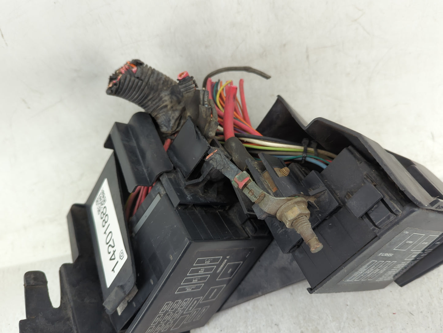 2000-2002 Chevrolet Camaro Fusebox Fuse Box Panel Relay Module P/N:15354671 A 15336634 A Fits Fits 2000 2001 2002 OEM Used A
