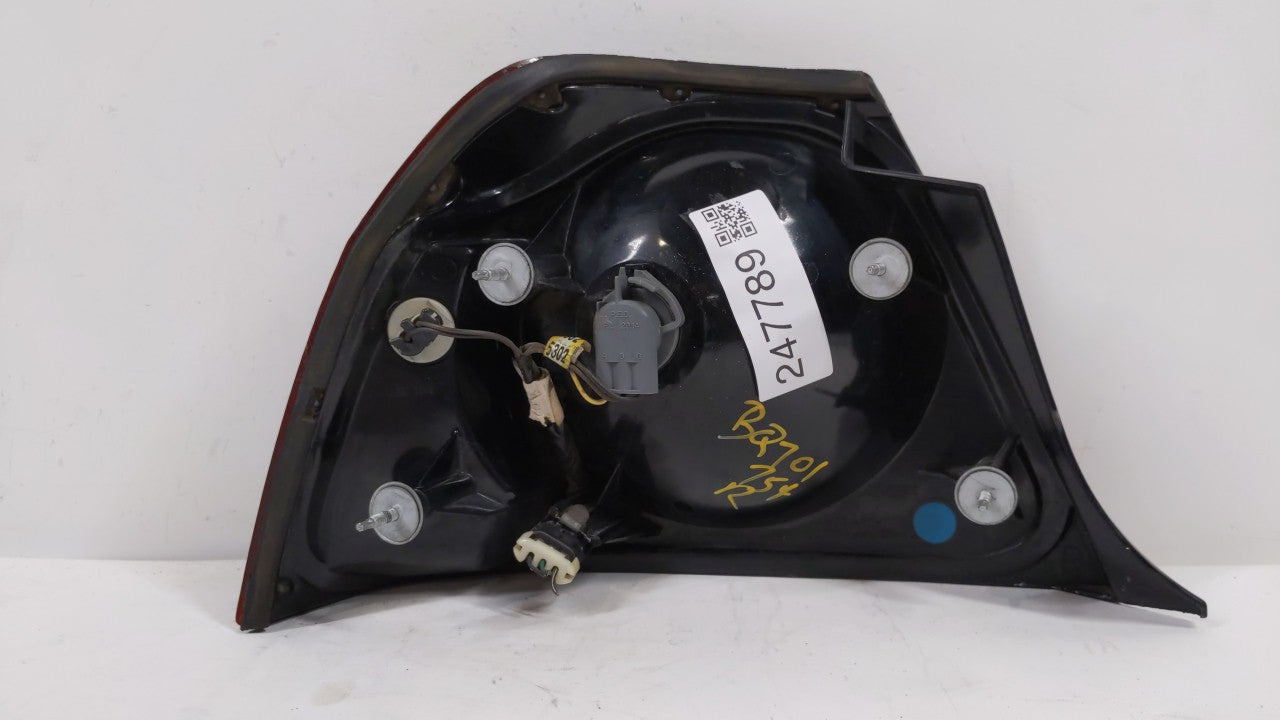 2000-2004 Chevrolet Impala Tail Light Assembly Passenger Right OEM P/N:16525262 Fits Fits 2000 2001 2002 2003 2004 OEM Used