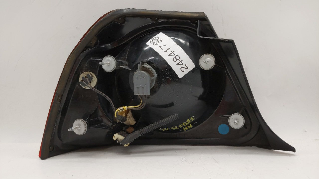 2000-2004 Chevrolet Impala Tail Light Assembly Passenger Right OEM P/N:16525261 16525262 Fits Fits 2000 2001 2002 2003 2004