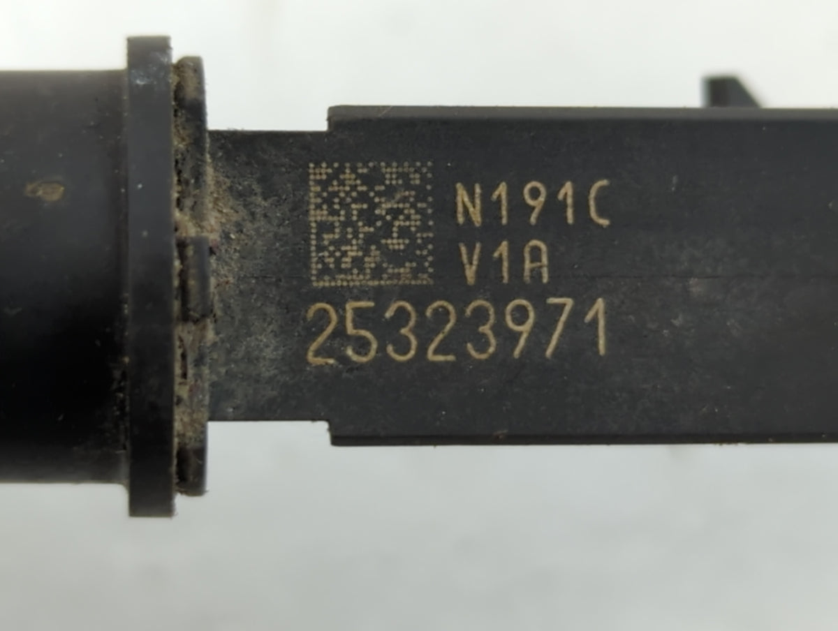 2002 Chevrolet Impala Fuel Injectors P/N:25323971 Fits OEM Used Auto Parts - Oemusedautoparts1.com