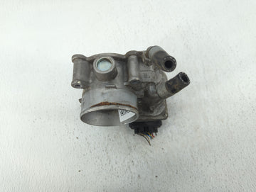2000-2002 Chevrolet Silverado 1500 Throttle Body P/N:35100-2E000 Fits Fits 2000 2001 2002 OEM Used Auto Parts
