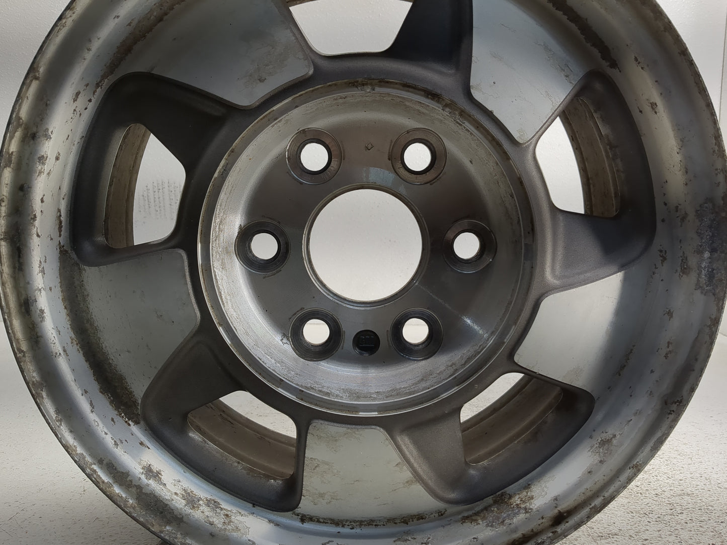 2000-2003 Chevrolet Suburban 1500 Oem Wheel Rim 1229778 - Oemusedautoparts1.com