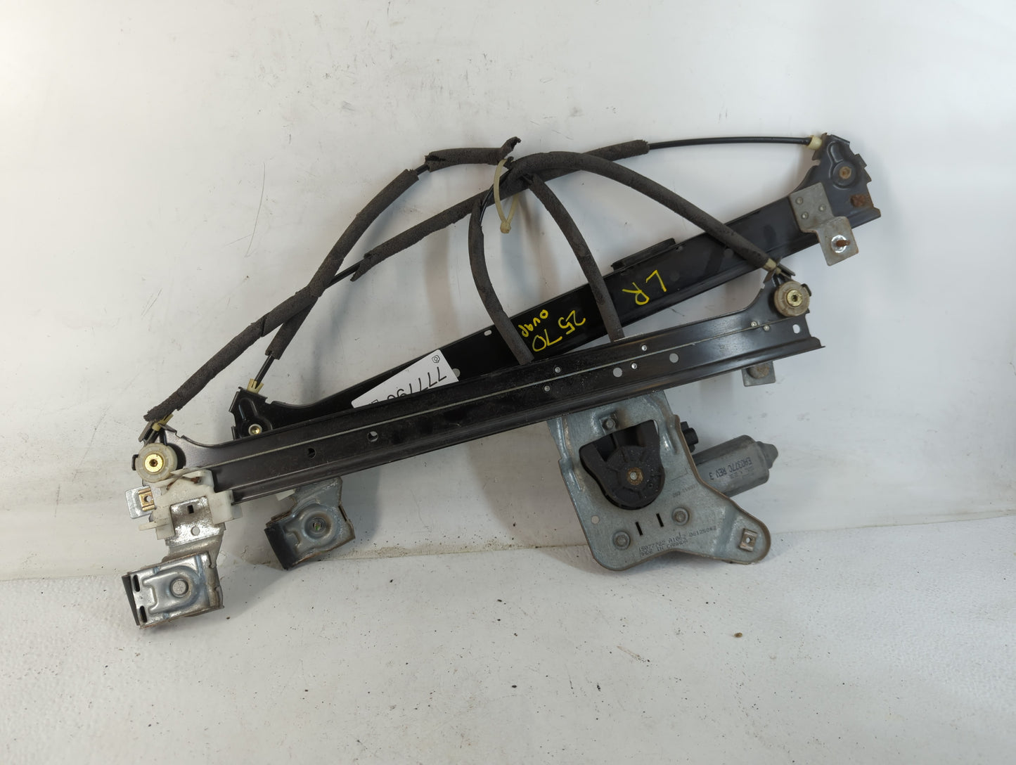 2000-2006 Chevrolet Suburban 1500 Window Regulator Passenger Front - Oemusedautoparts1.com