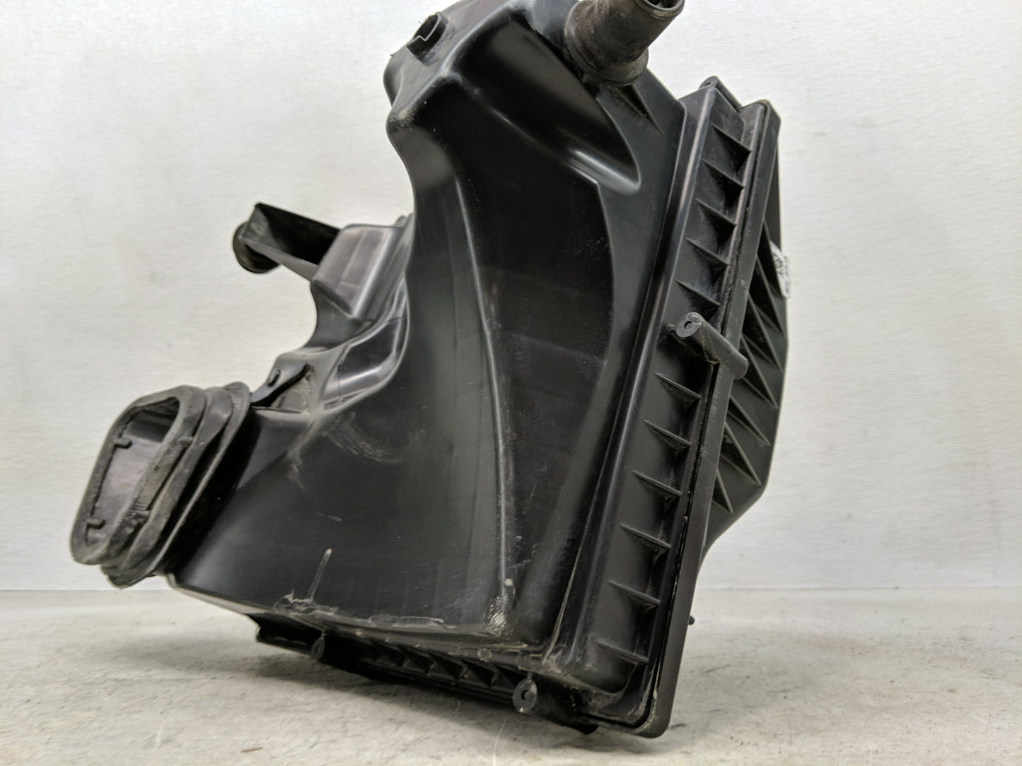 2000-2002 Chevrolet Tahoe Air Cleaner Intake-duct Hose Tube - Oemusedautoparts1.com