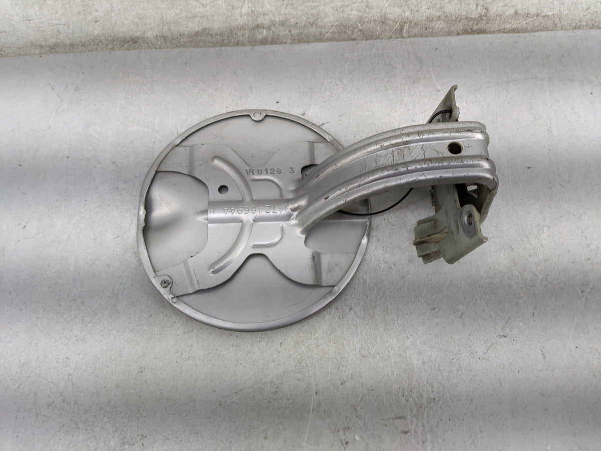 2002 Chrysler Pt Cruiser Fuel Tank Door Lid Gas Tank Silver - Oemusedautoparts1.com