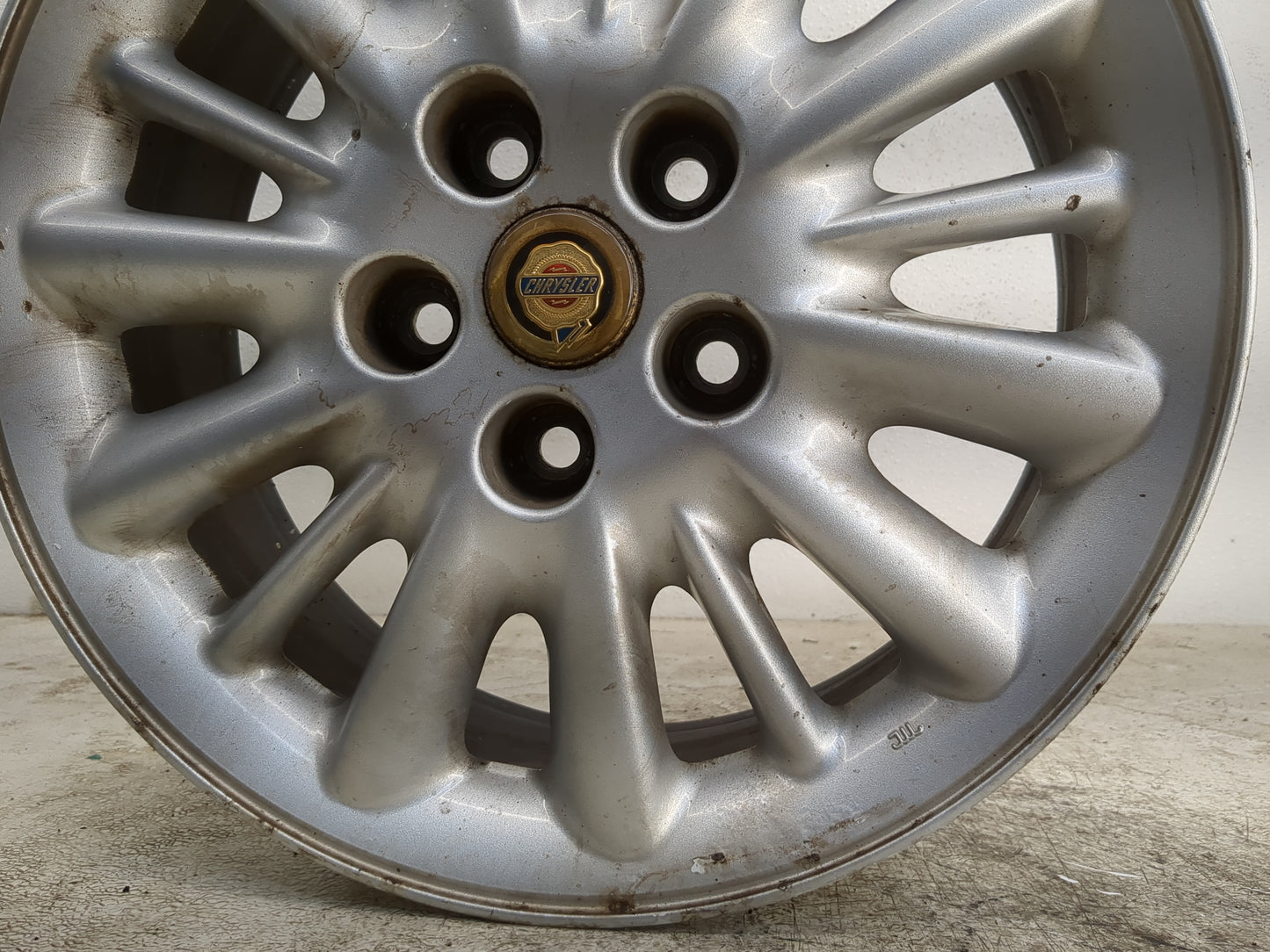 2001-2003 Chrysler Town & Country Oem Wheel Rim 1212737 - Oemusedautoparts1.com