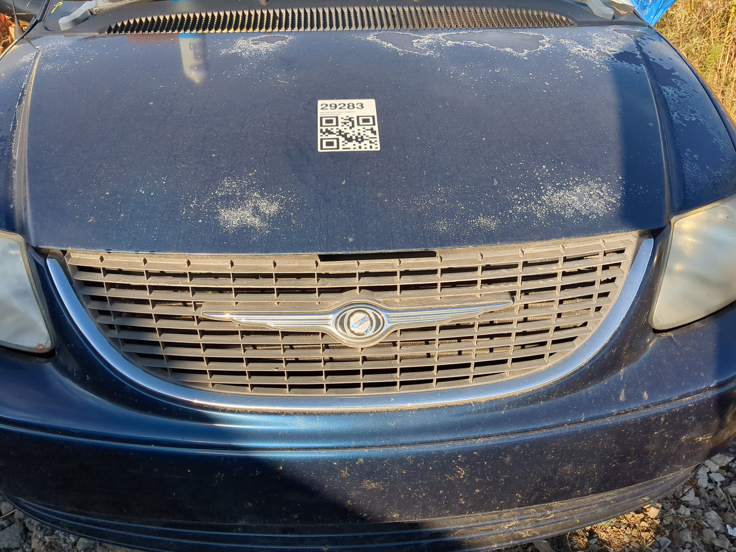 2001-2004 Chrysler Town & Country Front Grille Bumper Not Included - Oemusedautoparts1.com