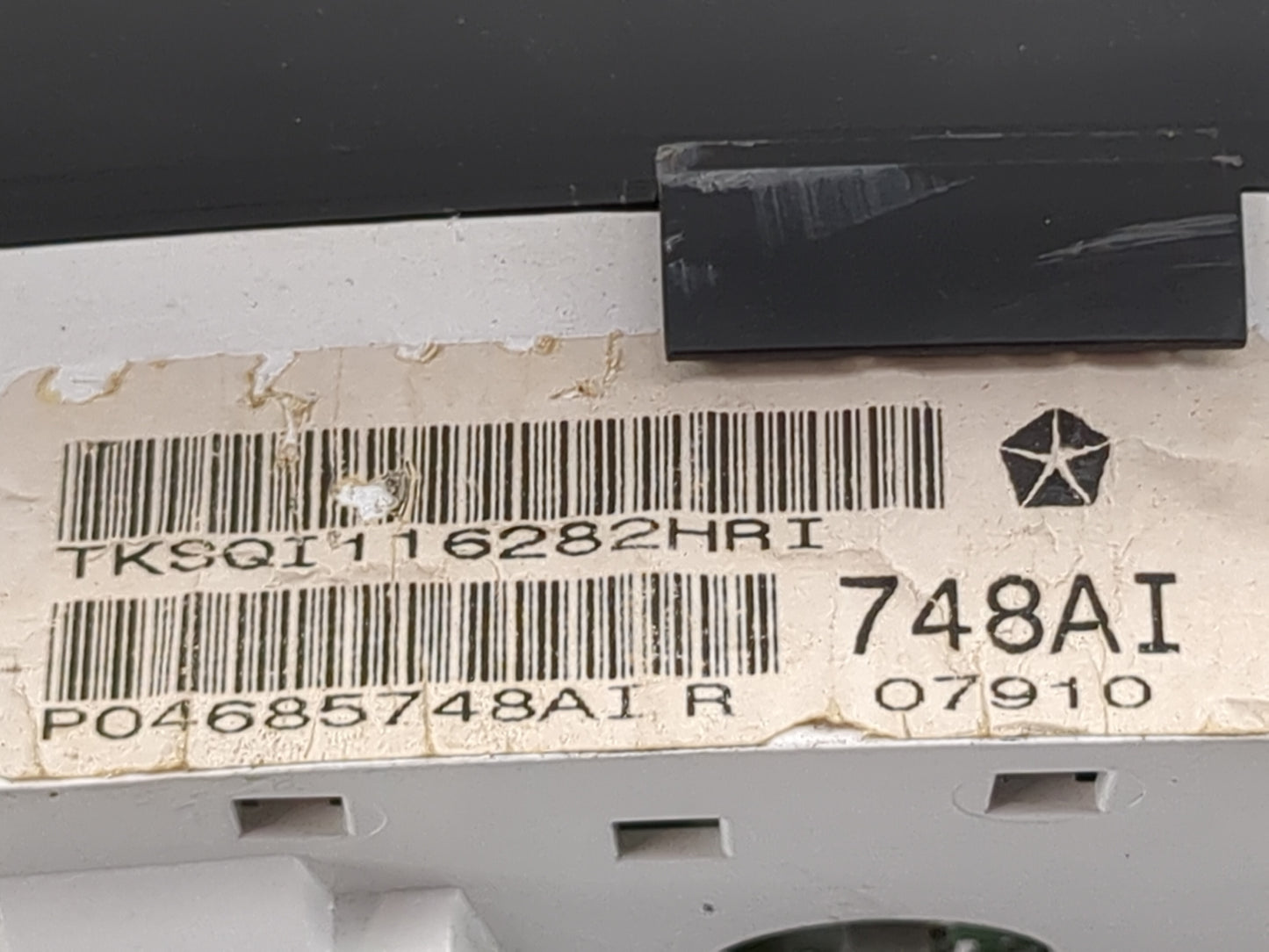 2002 Chrysler Town & Country Instrument Cluster Speedometer Gauges P/N:P04685748AI Miles:119K Fits OEM Used Auto Parts - Oem