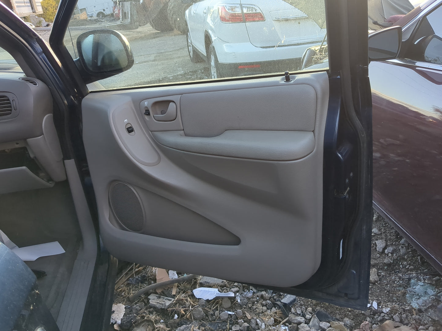 Door Panels 2002 CHRYSLER TOWN & COUNTRY - Oemusedautoparts1.com