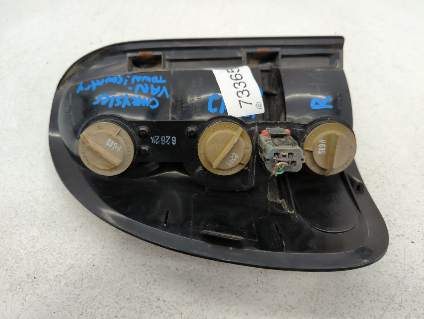 1998-2003 Dodge Durango Tail Light Assembly Passenger Right OEM P/N:955428 4576244 Fits OEM Used Auto Parts - Oemusedautopar