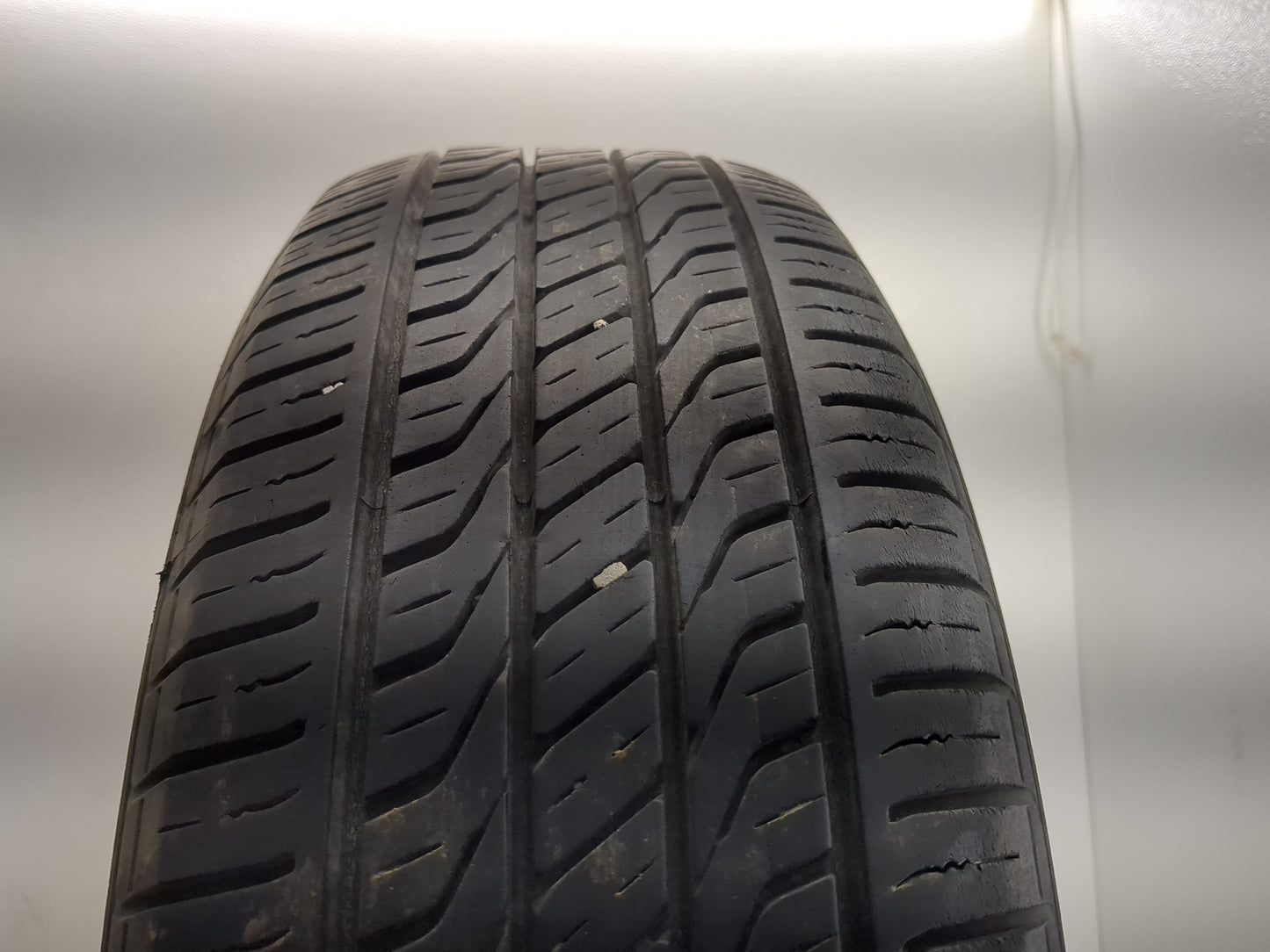 Used Tire P205/70R15 TOYO EXTENSA 95S - Tread Depth 9.5/32 - Oemusedautoparts1.com