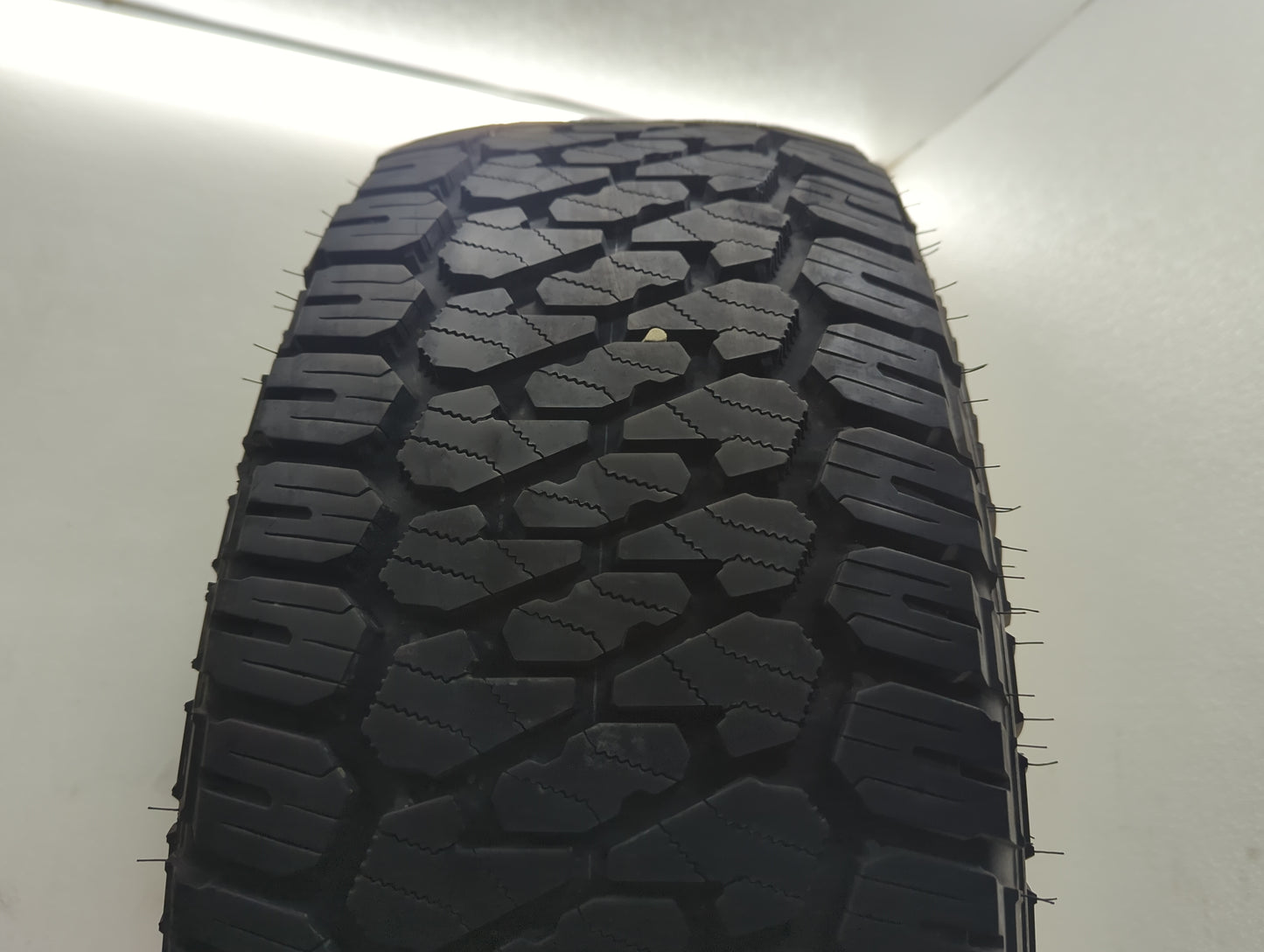 Used Tire LT285/65R18 FIRESTONE DESTINATION X/T 125/122R - Tread Depth 11.5/32 - Oemusedautoparts1.com