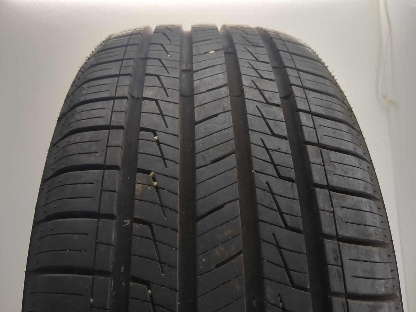 Used Tire 235/55R17 IRONHEAD REFLEX IHO1 99H - Tread Depth 10/32 - Oemusedautoparts1.com