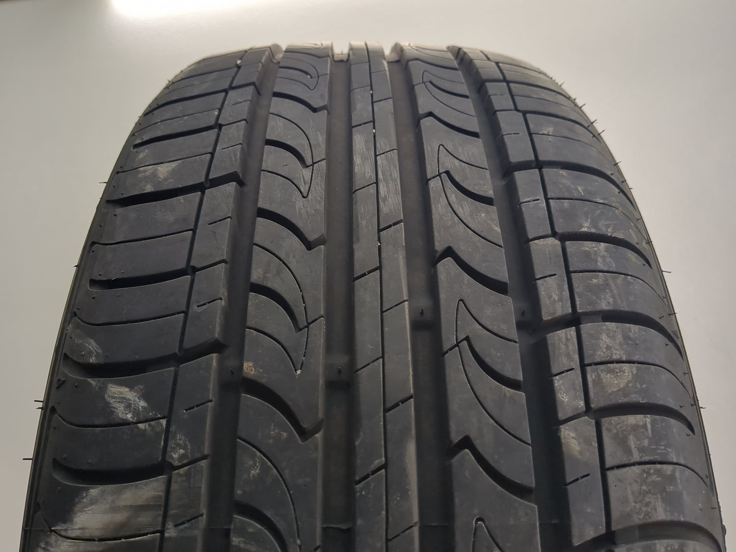 Used Tire P235/50R18 NEXEN CP672 97V - Tread Depth 10/32 - Oemusedautoparts1.com