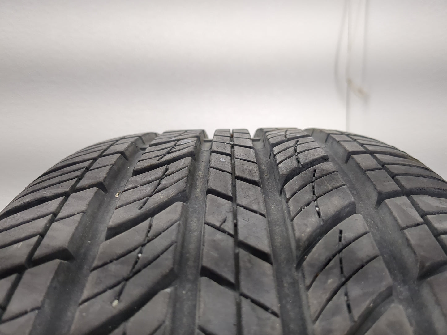 Used Tire 225/55R17 GRAND PRIX TOUR RS 97T - Tread Depth 10/32 - Oemusedautoparts1.com