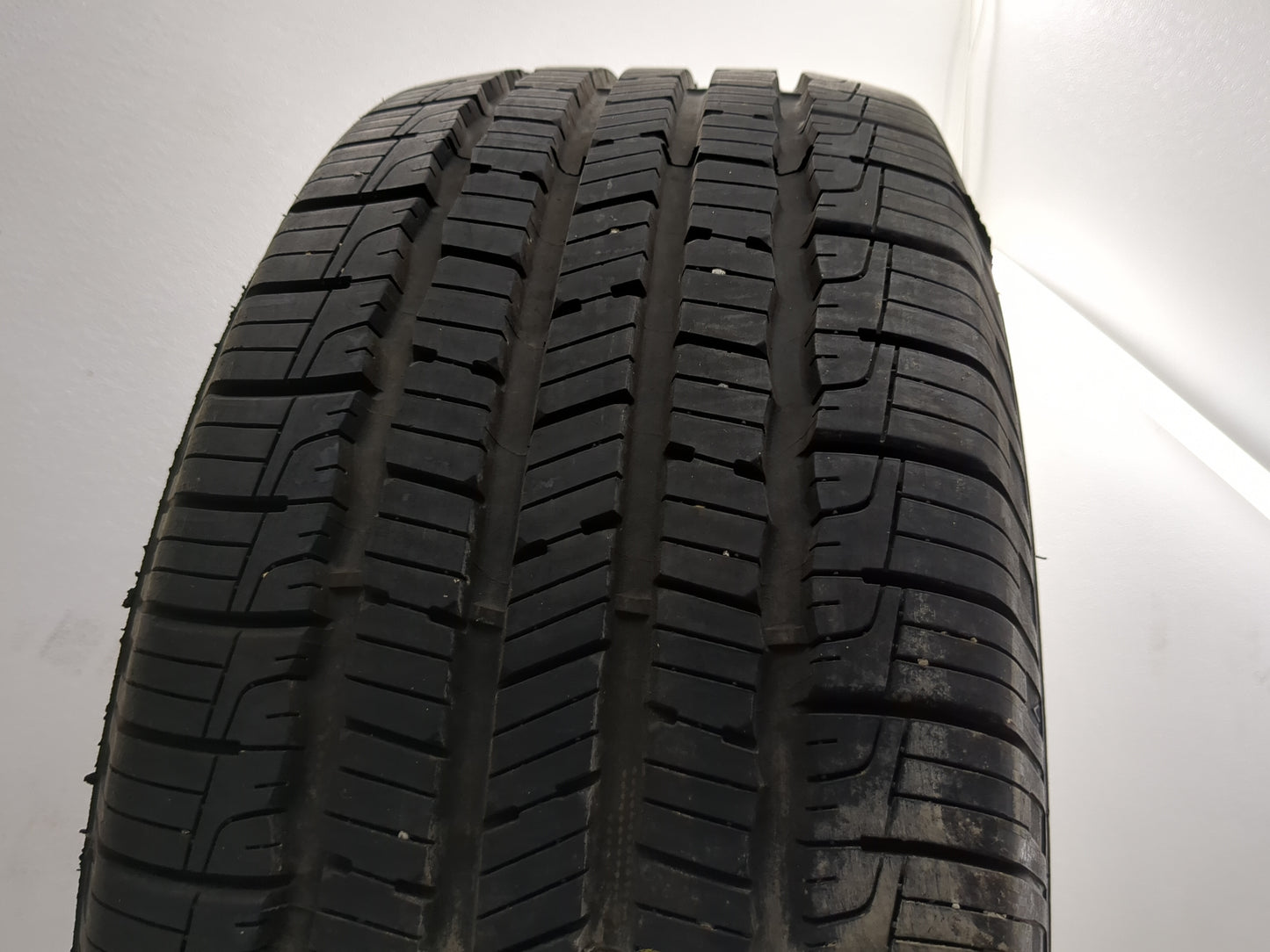 Used Tire 215/55R16 GOODYEAR RELIANT ALL SEASON 93V - Tread Depth 10/32 - Oemusedautoparts1.com