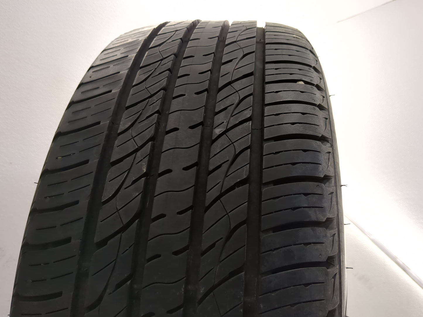 Used Tire P245/50R20 KUMHO CRUGEN PREMIUM 102V - Tread Depth 8/32 - Oemusedautoparts1.com