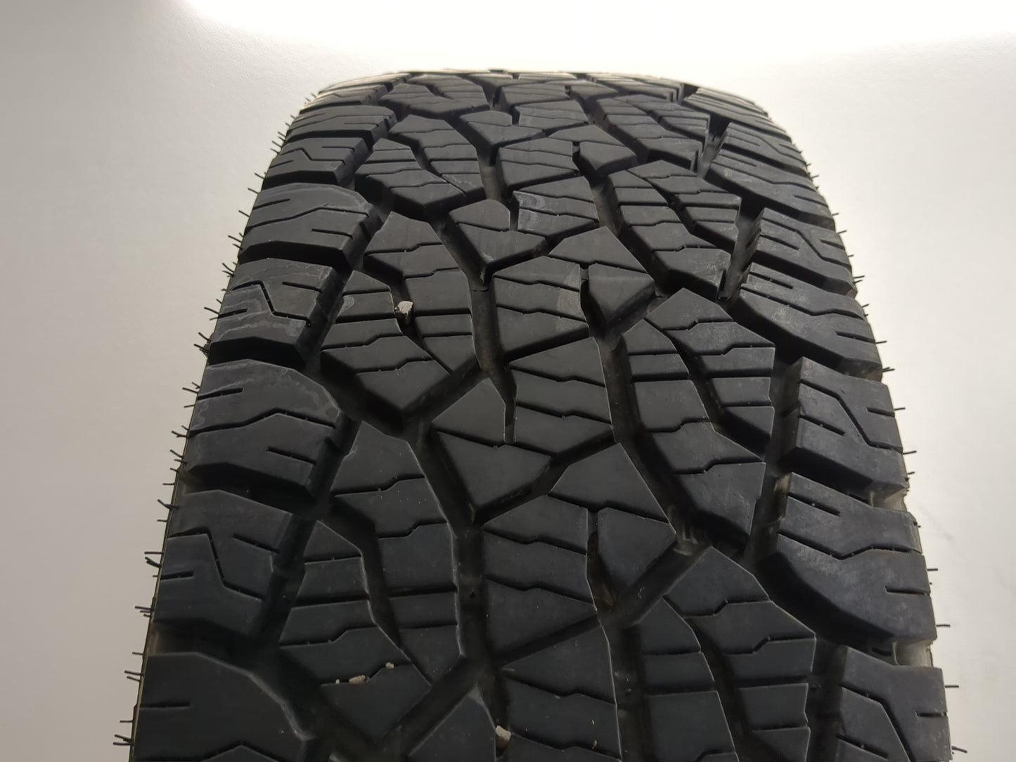 Used Tire 225/70R17 KUMHO ROADVENTURE AT52 112T - Tread Depth 10/32 - Oemusedautoparts1.com