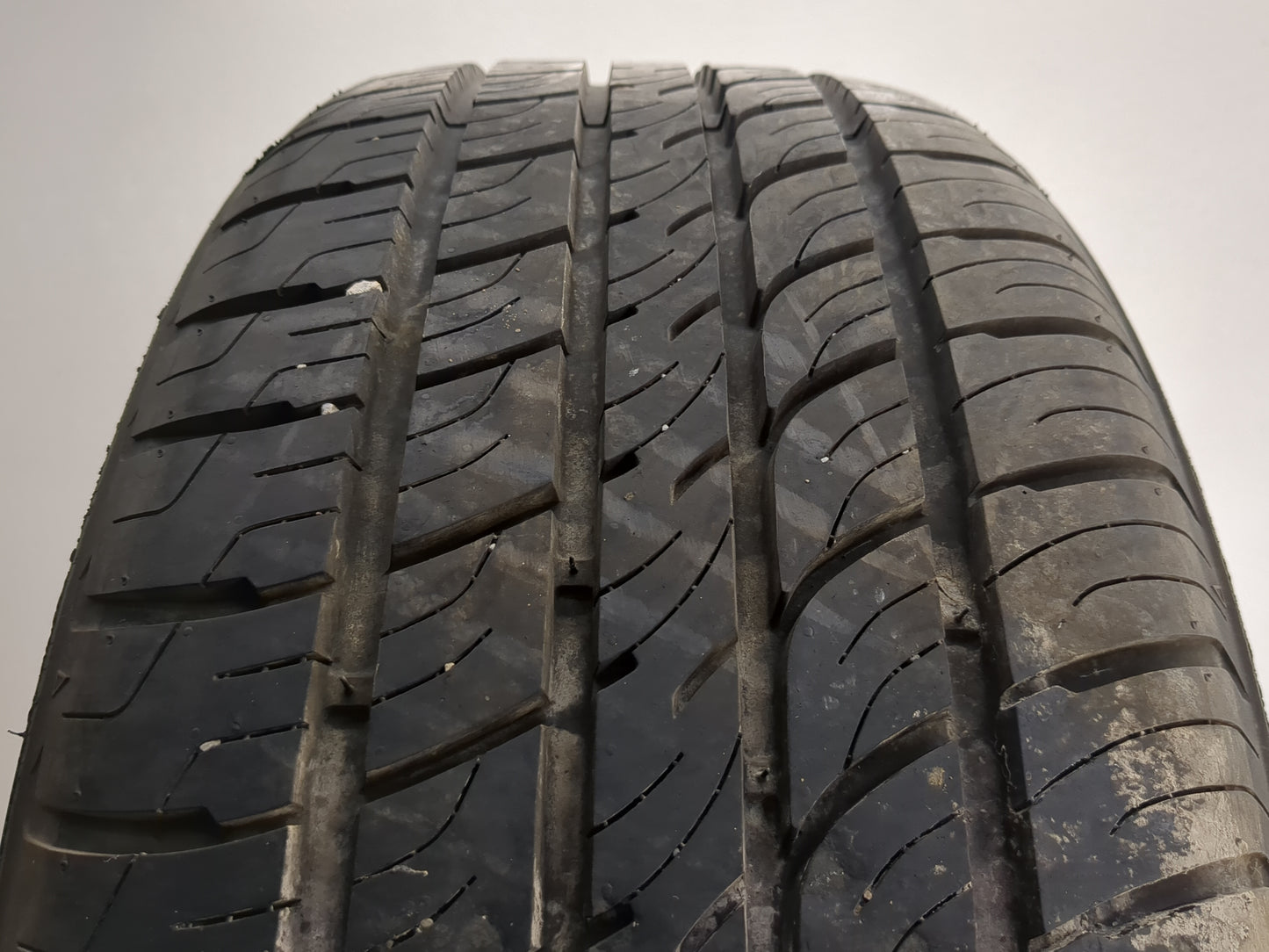 Used Tire 225/55R17 RADAR DIMAX AS-8 101V - Tread Depth 11/32 - Oemusedautoparts1.com