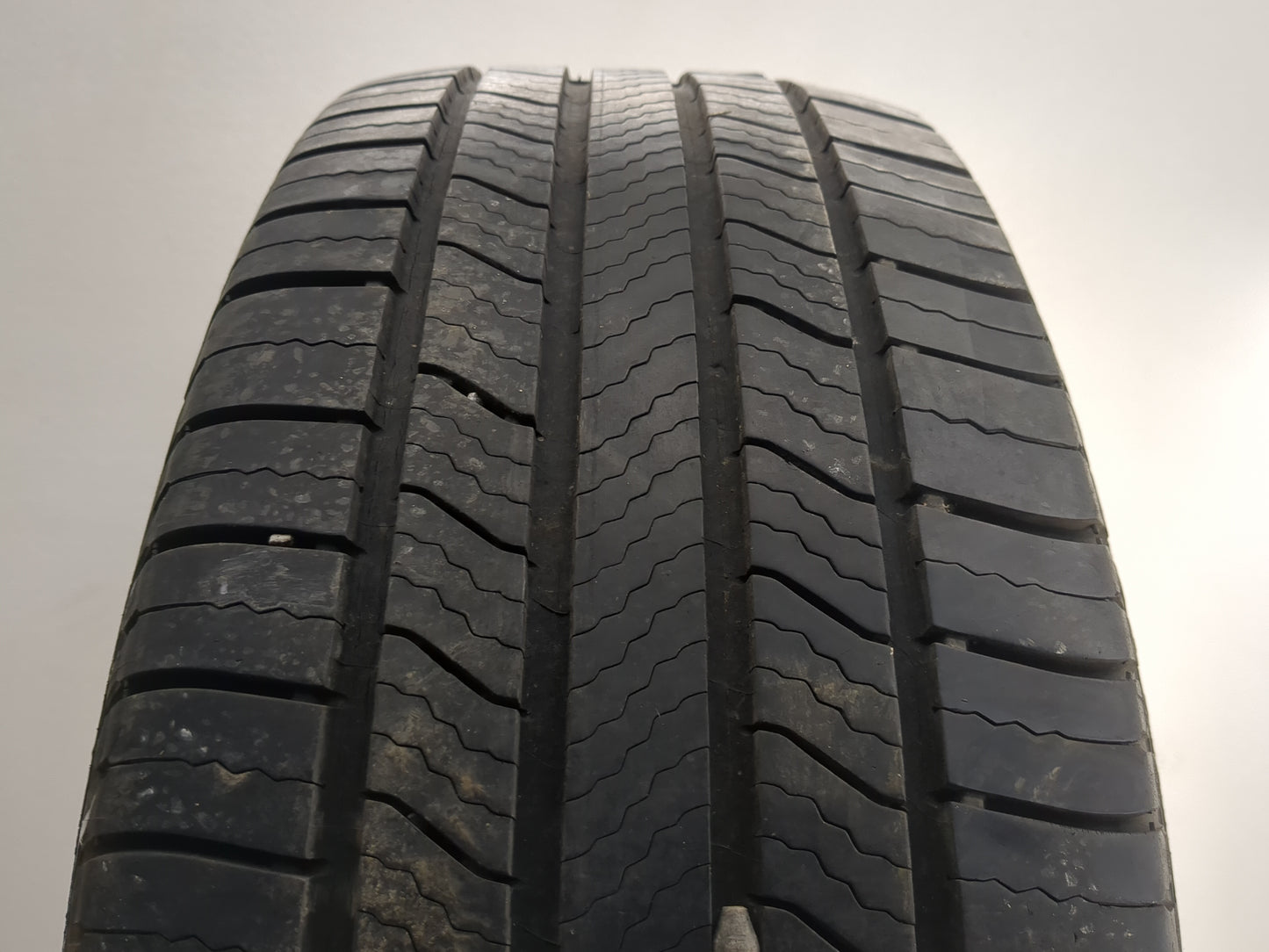 Used Tire 225/60R16 MICHELIN DEFENDER 2 98H - Tread Depth 8/32 - Oemusedautoparts1.com