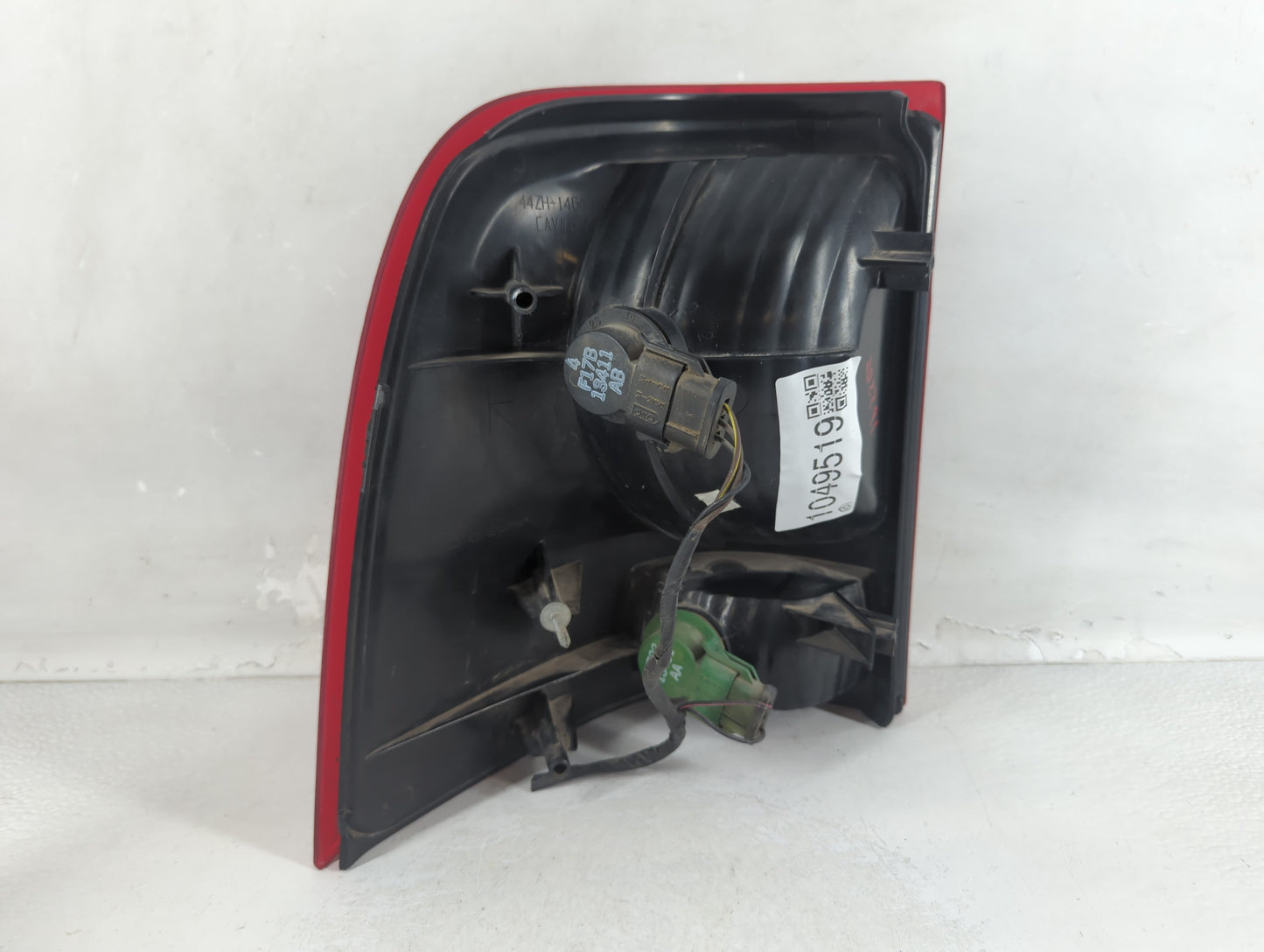 2002-2005 Ford Explorer Tail Light Assembly Passenger Right OEM P/N:1L2X-13B504-B Fits Fits 2002 2003 2004 2005 OEM Used Aut
