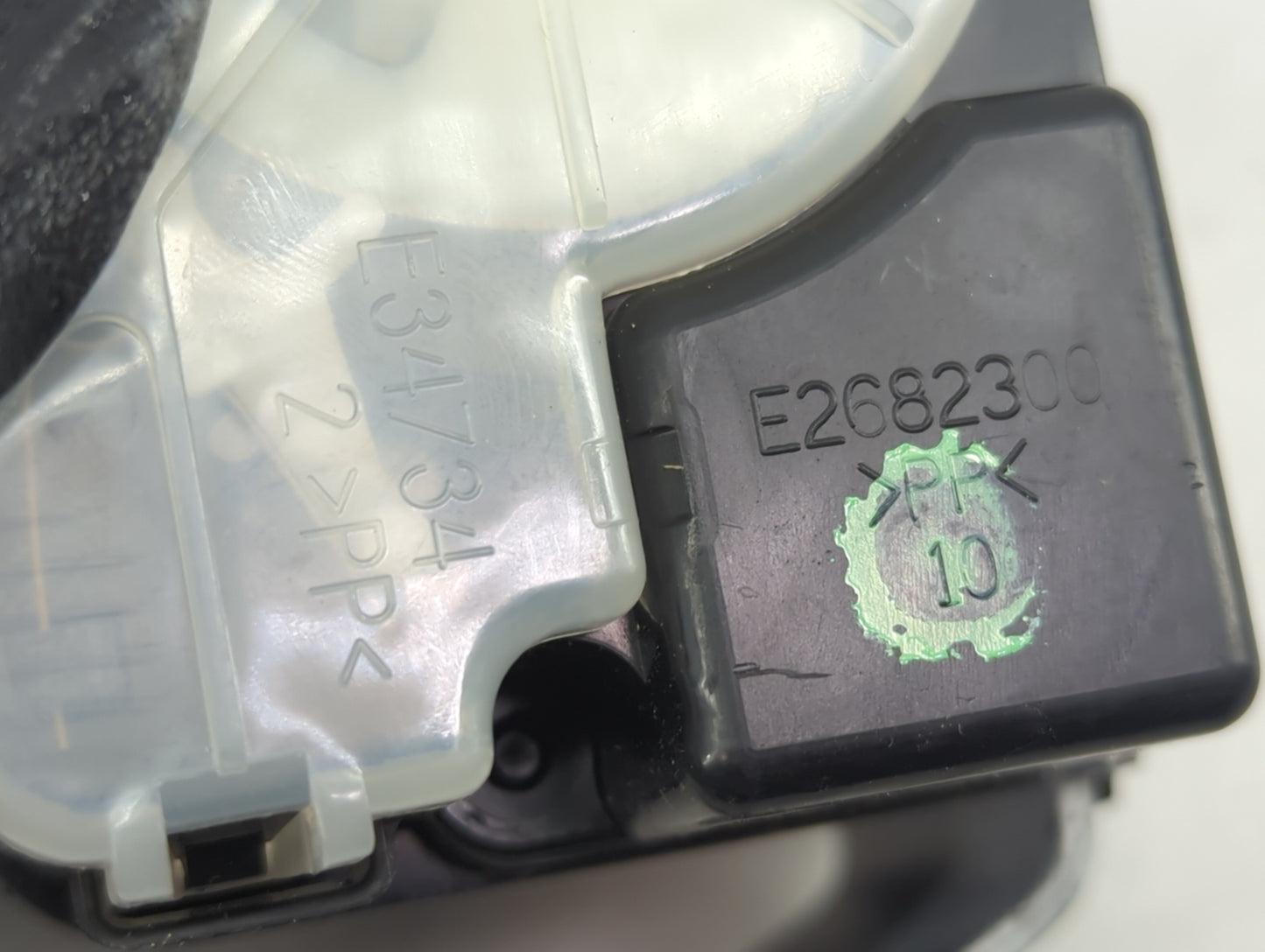 2001-2002 Ford Explorer Driver Left Seat Belt Front Retractor - Oemusedautoparts1.com
