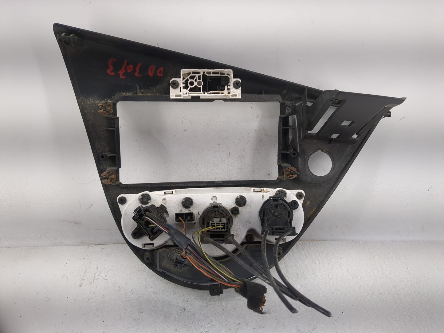 2000-2007 Ford Focus Climate Control Module Temperature AC/Heater Replacement P/N:44ZG-2445 Fits OEM Used Auto Parts - Oemus