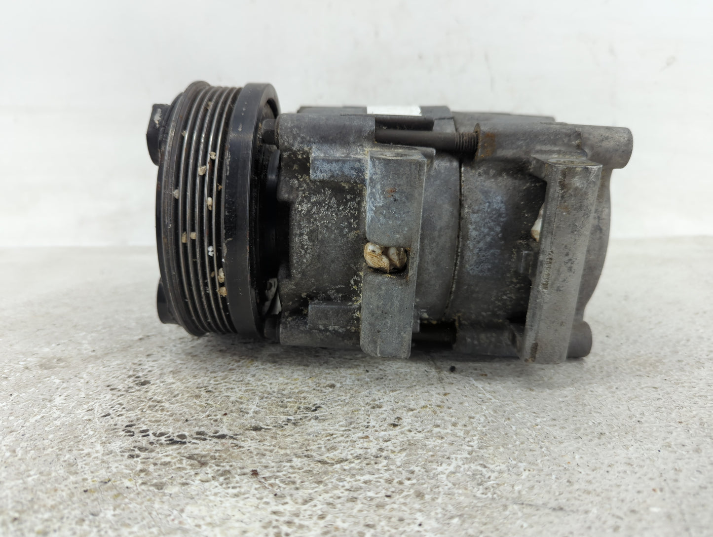 2002 Ford Mondeo Alternator Replacement Generator Charging Assembly Engine OEM P/N:2200TDCI Fits OEM Used Auto Parts - Oemus
