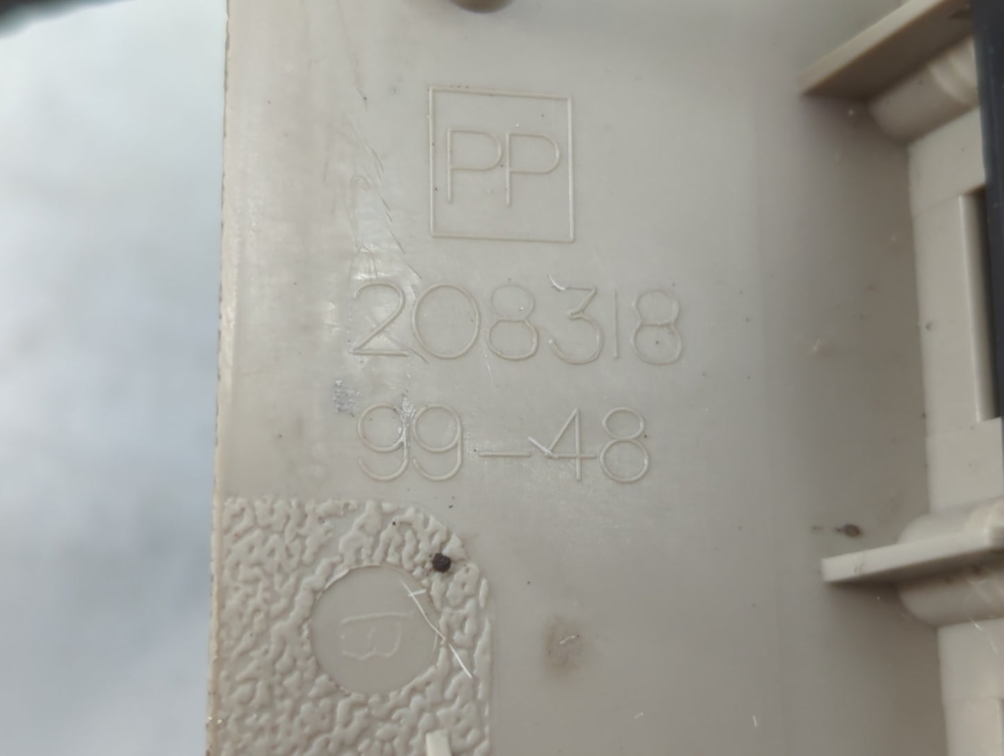 2000-2002 Gmc Yukon Xl 1500 Master Power Window Switch Replacement Driver Side Left P/N:99-48 208318 Fits Fits 2000 2001 200