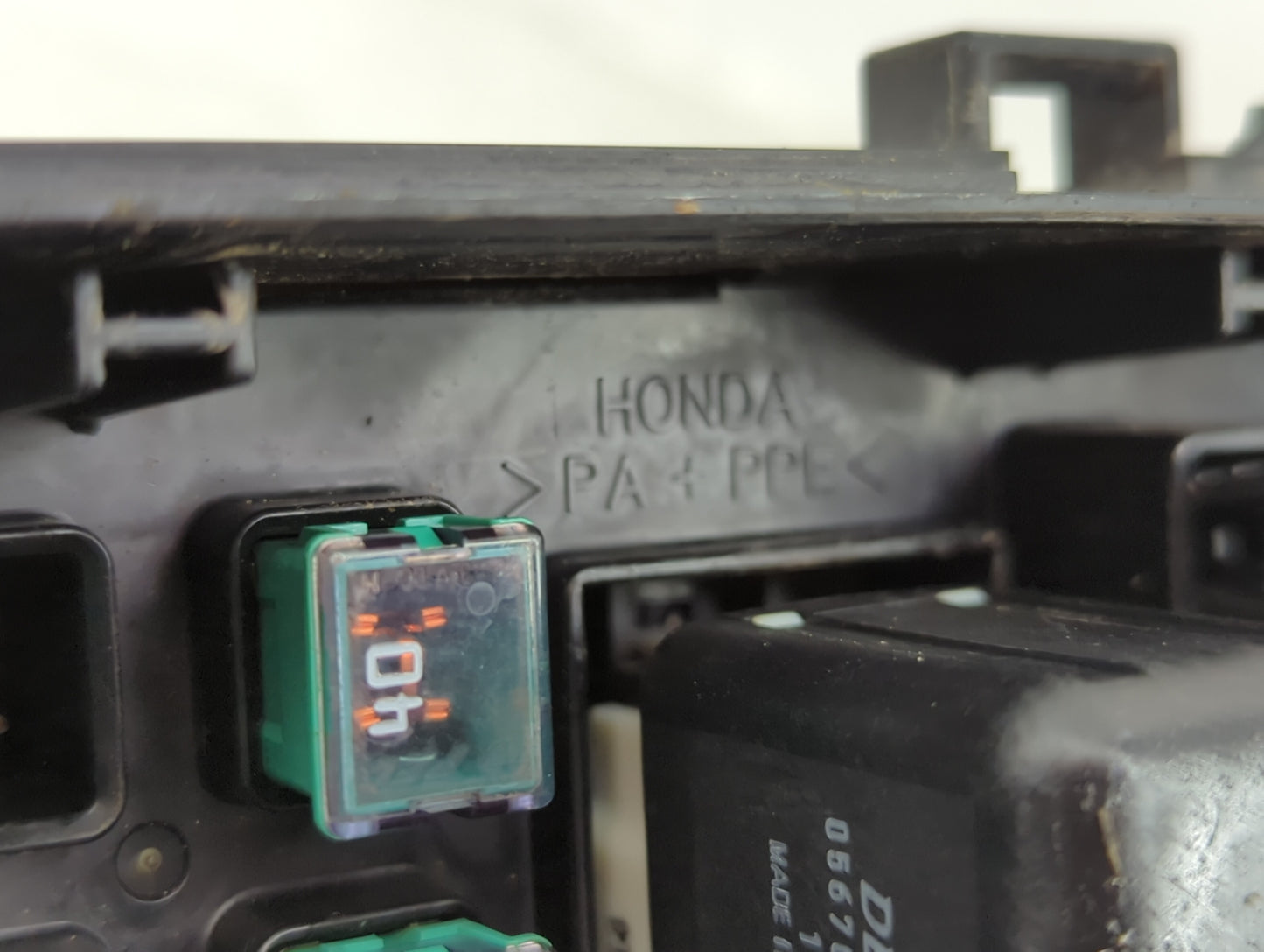 2000-2002 Honda Accord Fusebox Fuse Box Panel Relay Module P/N:S84-A2 Fits Fits 2000 2001 2002 OEM Used Auto Parts - Oemused