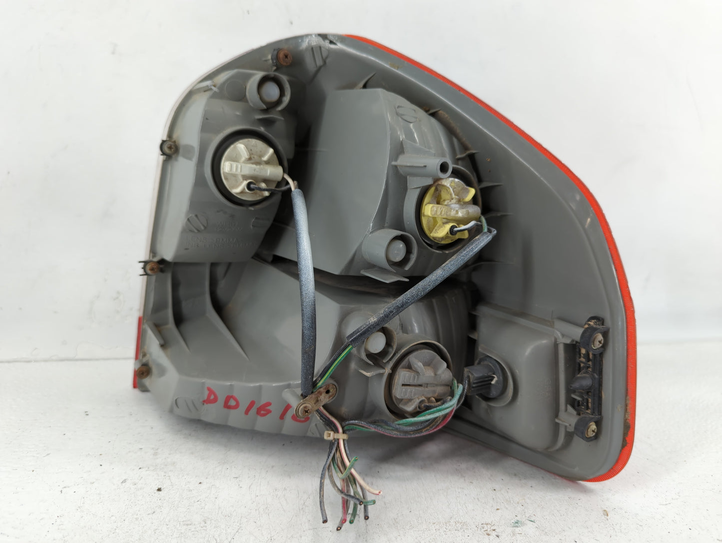 2001-2004 Hyundai Santa Fe Tail Light Assembly Driver Left OEM Fits Fits 2001 2002 2003 2004 OEM Used Auto Parts - Oemusedau