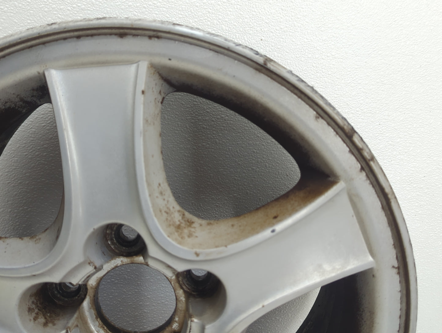 2001-2004 Hyundai Santa Fe Oem Wheel Rim 922146 - Oemusedautoparts1.com