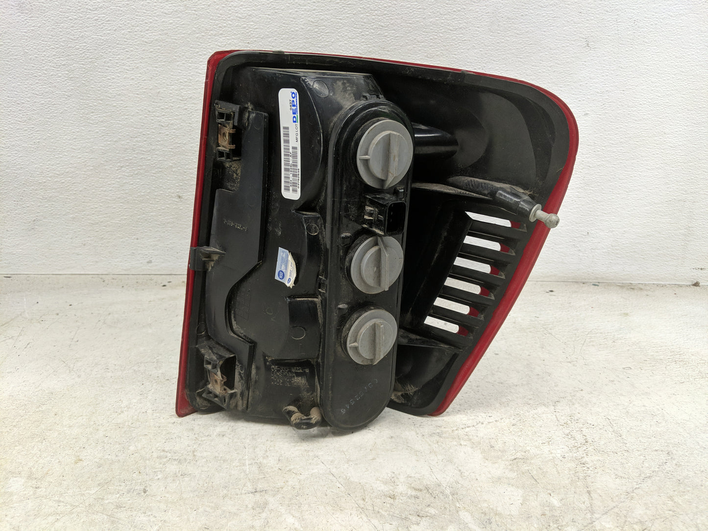 2002-2003 Jeep Grand Cherokee Tail Light Assembly Driver Left OEM Fits Fits 2002 2003 OEM Used Auto Parts - Oemusedautoparts