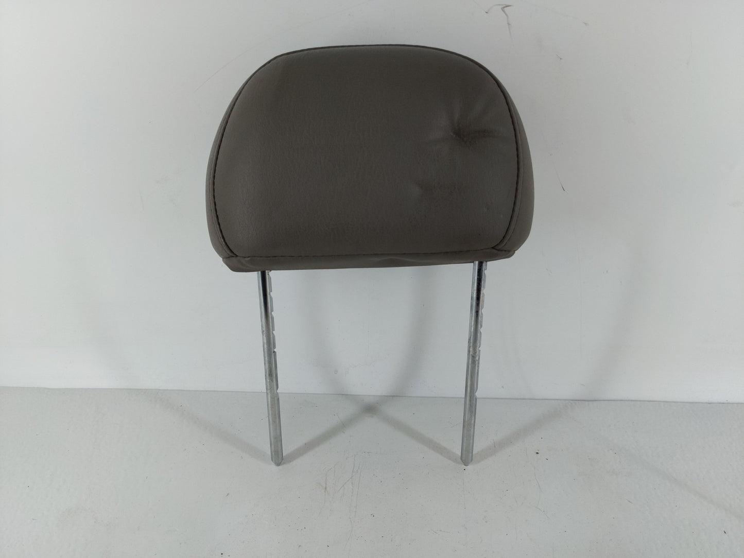 2002-2003 Jeep Liberty Headrest Head Rest Rear Seat Fits Fits 2002 2003 OEM Used Auto Parts - Oemusedautoparts1.com