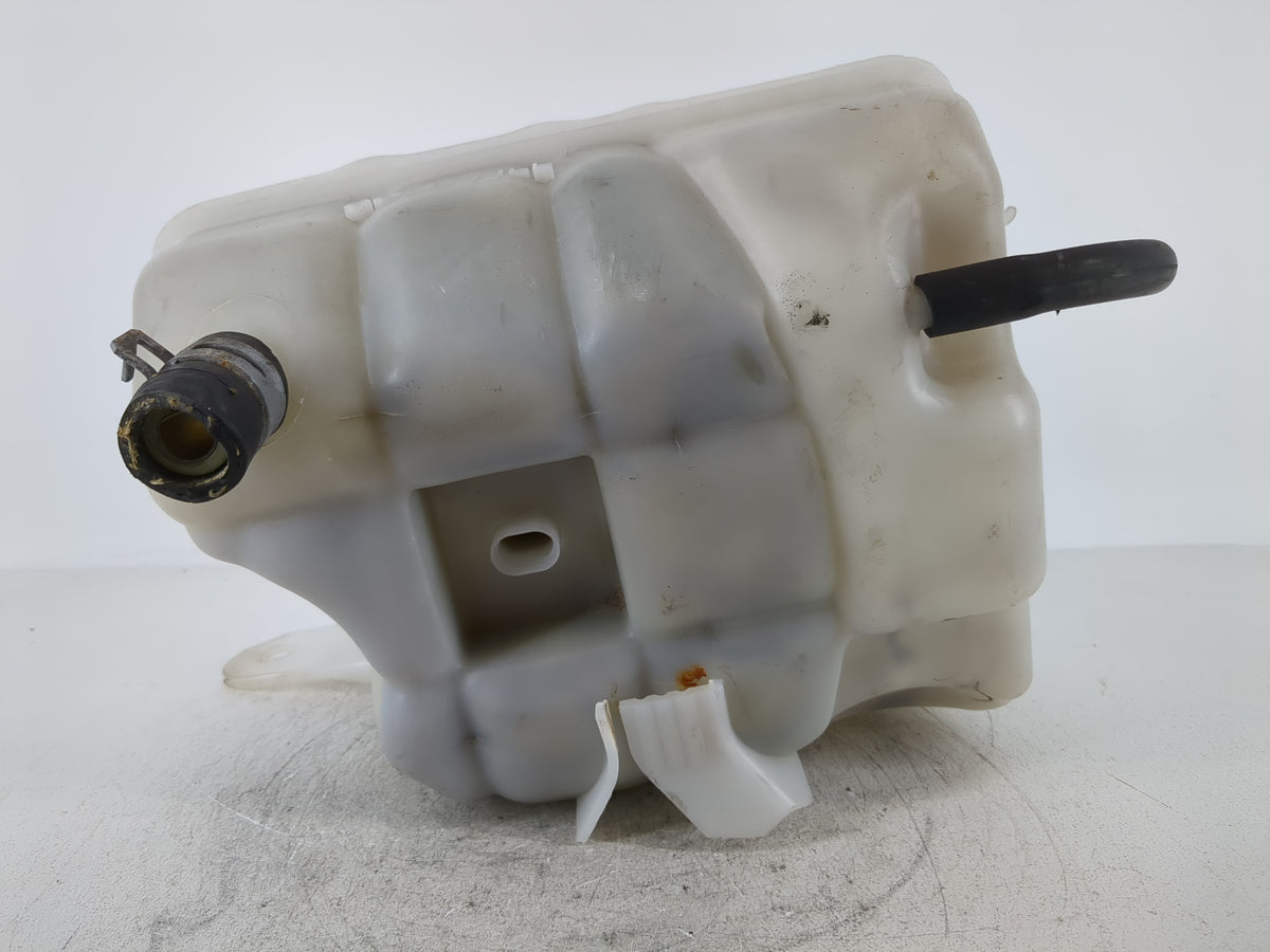 2002-2006 Jeep Liberty Radiator Coolant Overflow Expansion Tank Bottle 863469 - Oemusedautoparts1.com