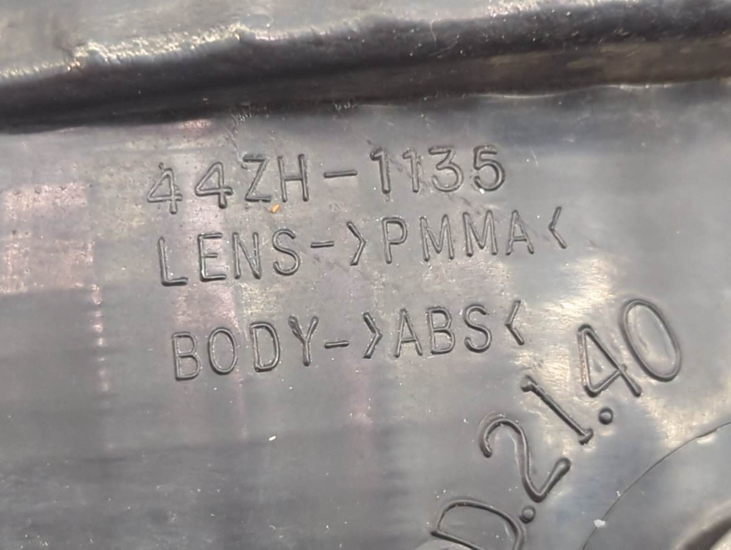 2002 Lincoln Continental Tail Light Assembly Passenger Right OEM P/N:44ZH-1135 Fits OEM Used Auto Parts - Oemusedautoparts1.