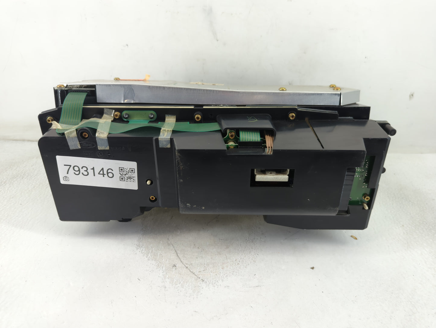 2002 Lincoln Continental Instrument Cluster Speedometer Gauges Fits OEM Used Auto Parts - Oemusedautoparts1.com