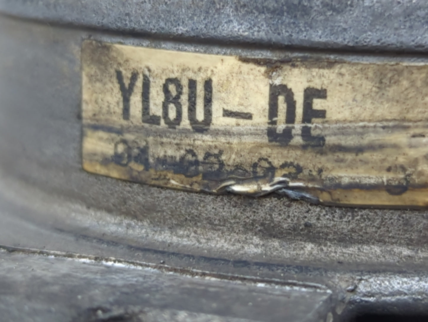 2001-2002 Mazda Tribute Throttle Body P/N:YL8U-DE Fits Fits 2001 2002 2003 OEM Used Auto Parts - Oemusedautoparts1.com