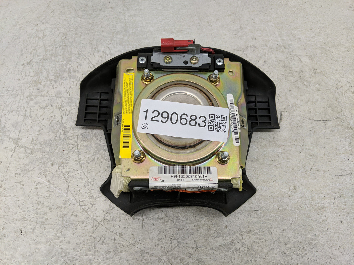 2002 Mercury Mountaineer Air Bag Driver Left Steering Wheel Mounted Fits OEM Used Auto Parts - Oemusedautoparts1.com
