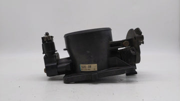 2002-2003 Mercury Mountaineer Throttle Body P/N:1L2U-DB Fits Fits 2002 2003 OEM Used Auto Parts