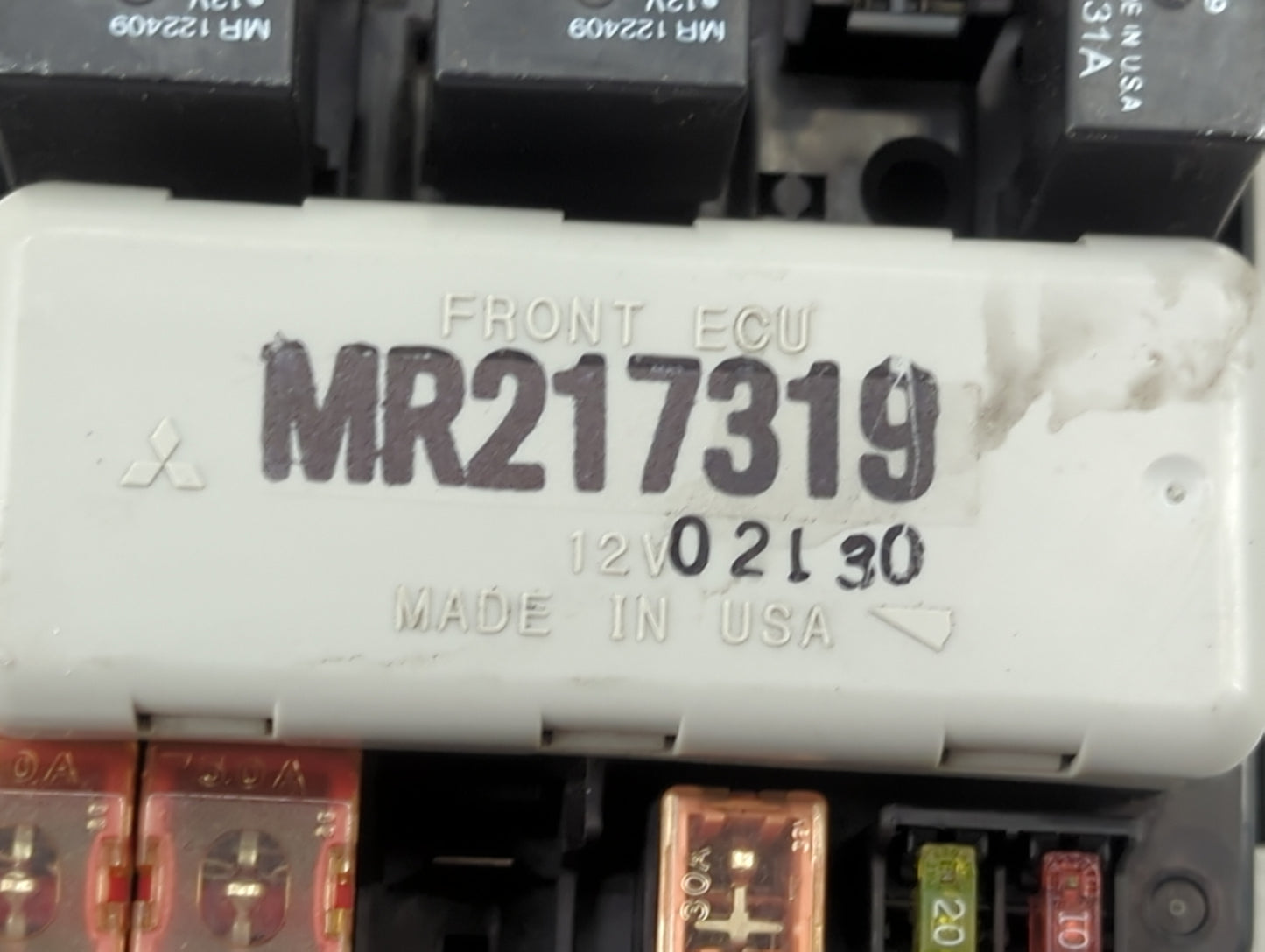 2000-2003 Mitsubishi Galant Fusebox Fuse Box Panel Relay Module P/N:10413-0497 Fits Fits 2000 2001 2002 2003 OEM Used Auto P