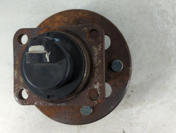 1999-2004 Oldsmobile Alero Driver Front Wheel Hub Oem